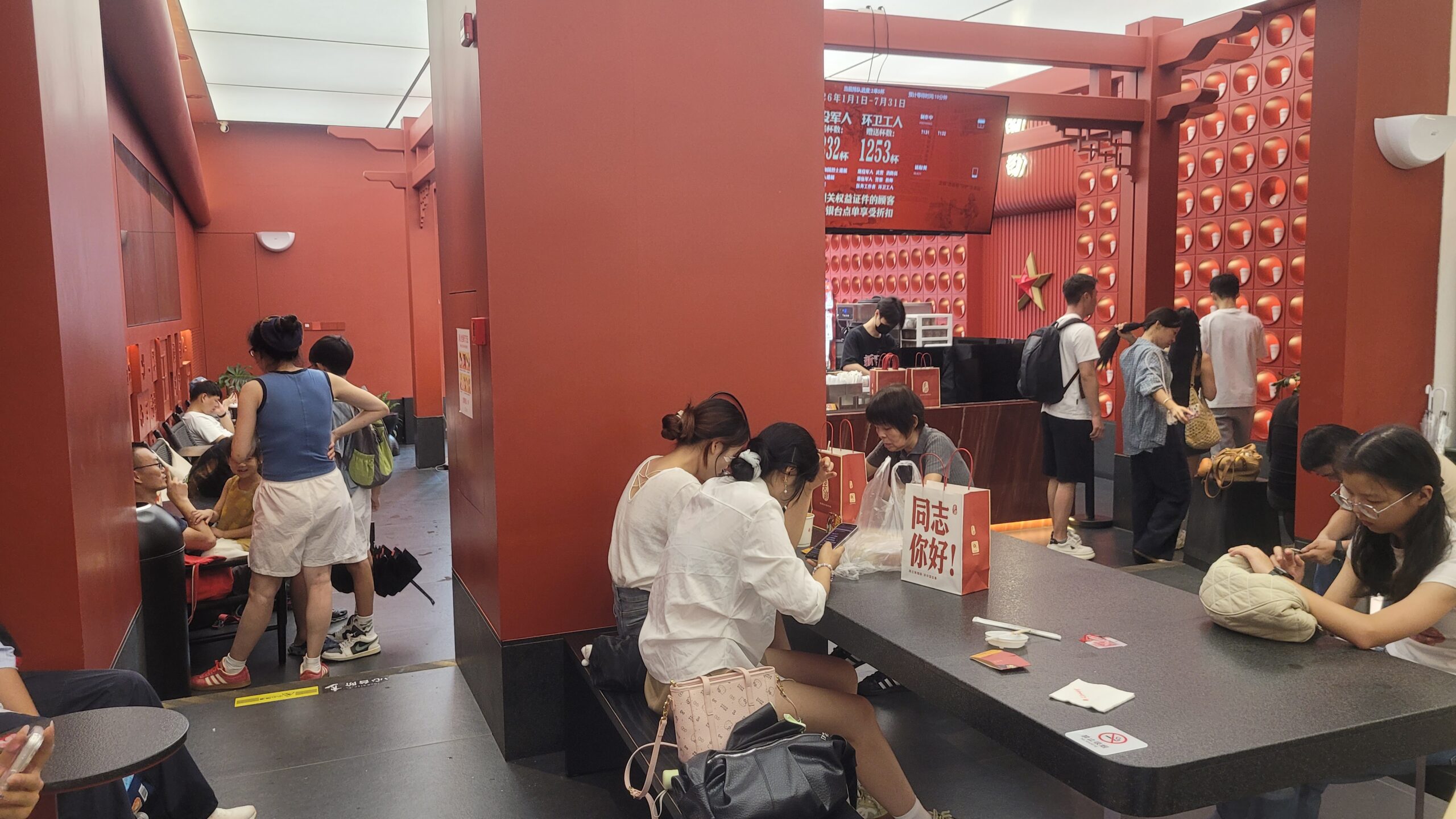 店內座位與動線;圖片由作者拍攝